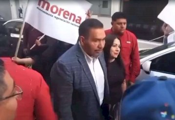 Reciben a Pérez Cuéllar en Parral al grito de Gobernador