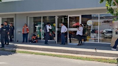 Desalojan Coppel de Plaza Vallarta por reporte de fuga de gas