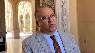 Celebra rector de la Uach triunfo de Caudillos en el Tazón México