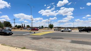 Realizan trabajos de señalización en acceso a la Feria de San Antonio