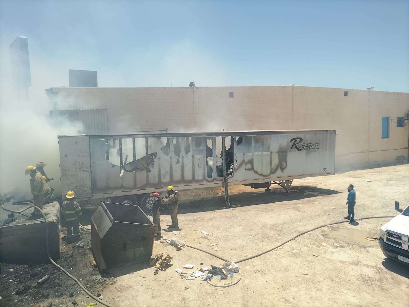 Incendio consume cajas de trailer y madera en el Kilómetro 20