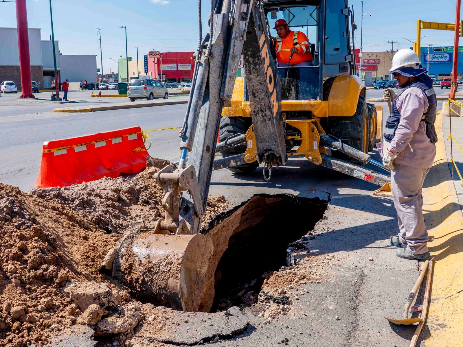 Reparan hundimientos en López Mateos y Tecnológico