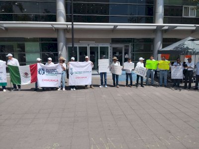 Protestan jubilados de CFE y Pemex afuera del Congreso por recorte de pensiones