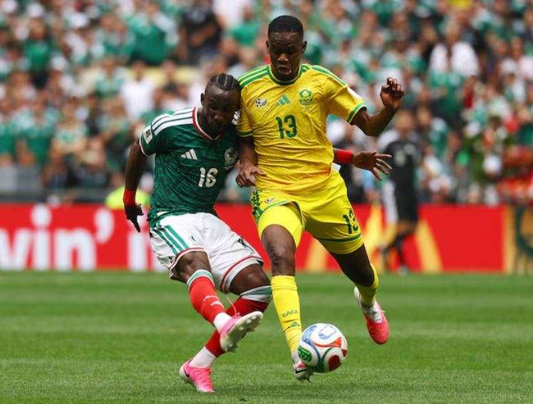 Se queda Sudáfrica con 10 por detener a Brian con falta