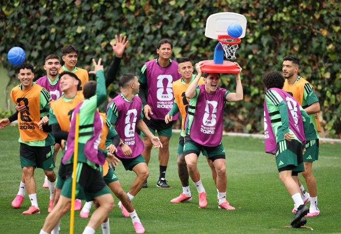 Llegan las selecciones de México y Sudáfrica al Estadio Azteca 