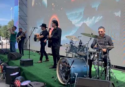 Festejan triunfo del Tri con norteño banda en el Fan Fest