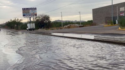 Se vuelve a inundar la avenida Fuerza Aérea Mexicana por las lluvias