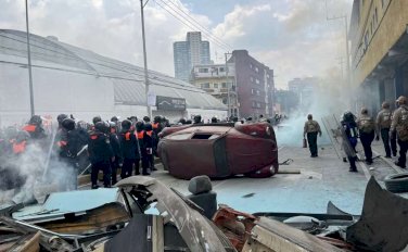 Termina marcha antimundialista en enfrentamiento con policías en Cdmx