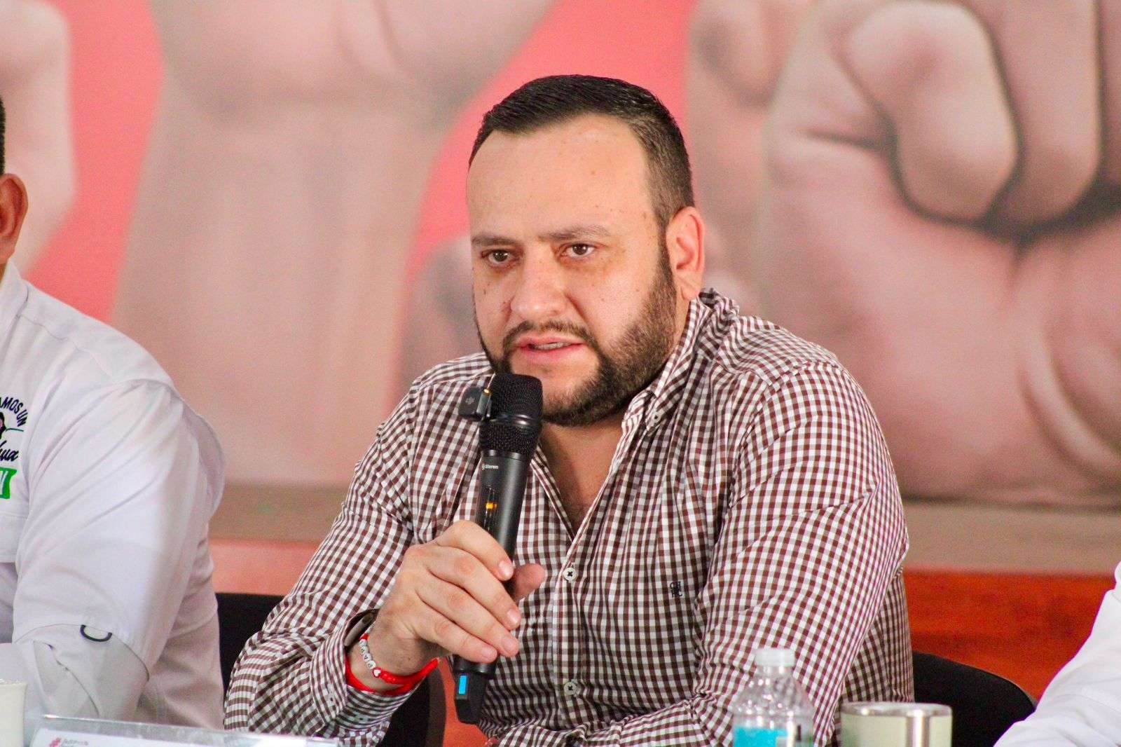 Sheinbaum se escondió del pueblo en lugar de escucharlo: Arturo Medina 

