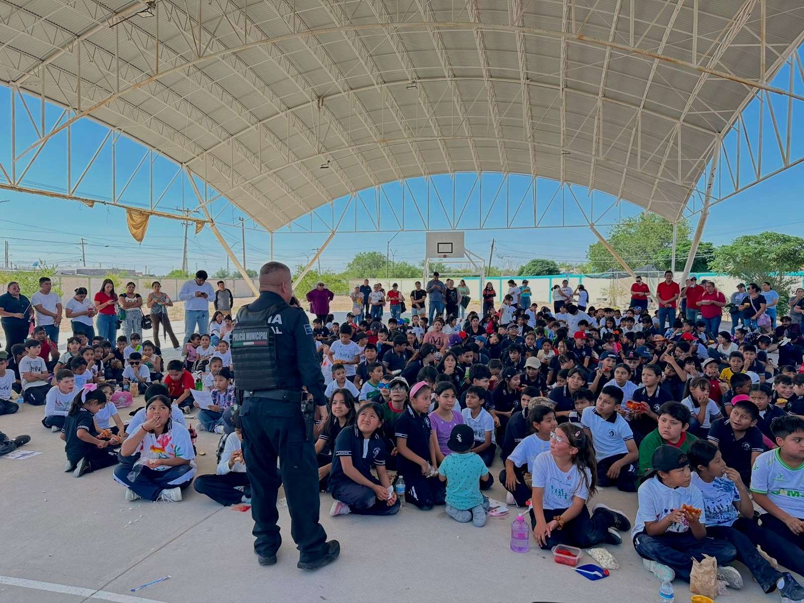 Llevan teatrinos y pláticas preventivas a estudiantes