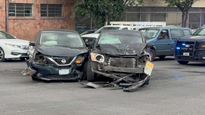 Deja fuerte choque dos heridos en la Aldama y Pacheco
