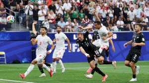 Empata Irán 1-1a Nueva Zelanda en un intenso primer tiempo