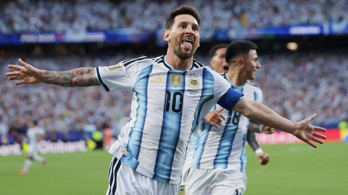 Firma Messi el 2-0 ante Argelia; suma 15 goles mundialistas