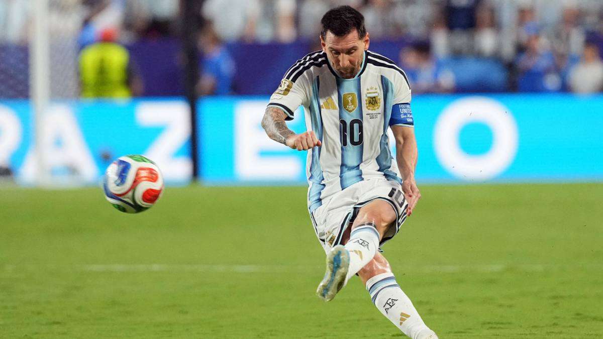 Firma Messi el 2-0 ante Argelia; suma 15 goles mundialistas