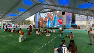 Disfrutan aficionados encuentro Argentina vs Argelia en el Fan Fest