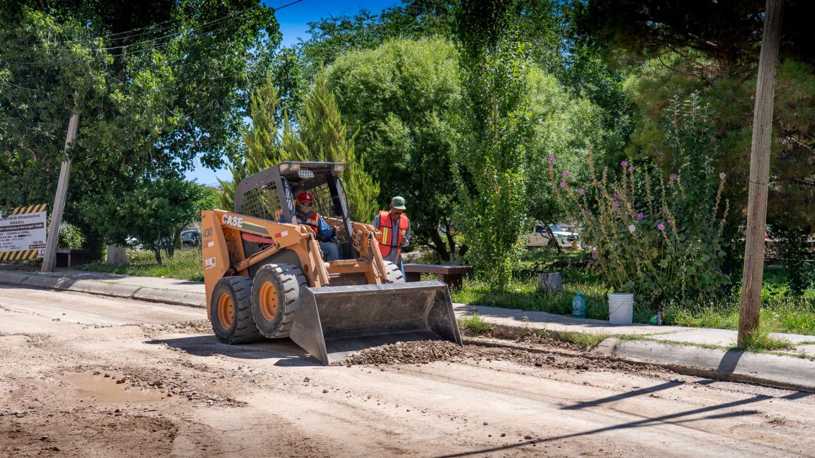 Instalan red de agua tratada para riego en Jardines Residencial