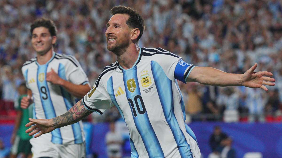 Firma Messi el 2-0 ante Argelia; suma 15 goles mundialistas