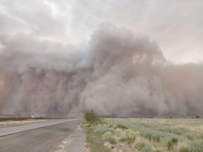 Emiten alerta por tolvaneras y alta concentración de polvo en el estado 