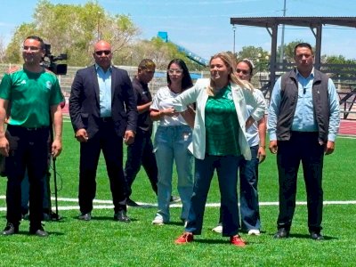 Inaugura Maru nueva pista de atletismo en Delicias 