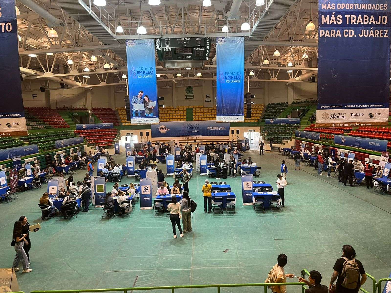 Miles buscan una oportunidad laboral en Feria de Empleo