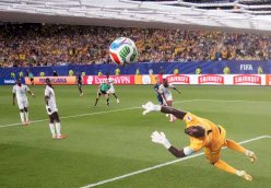 Golea Brasil 3-0 a Haití y toma el liderato del Grupo C