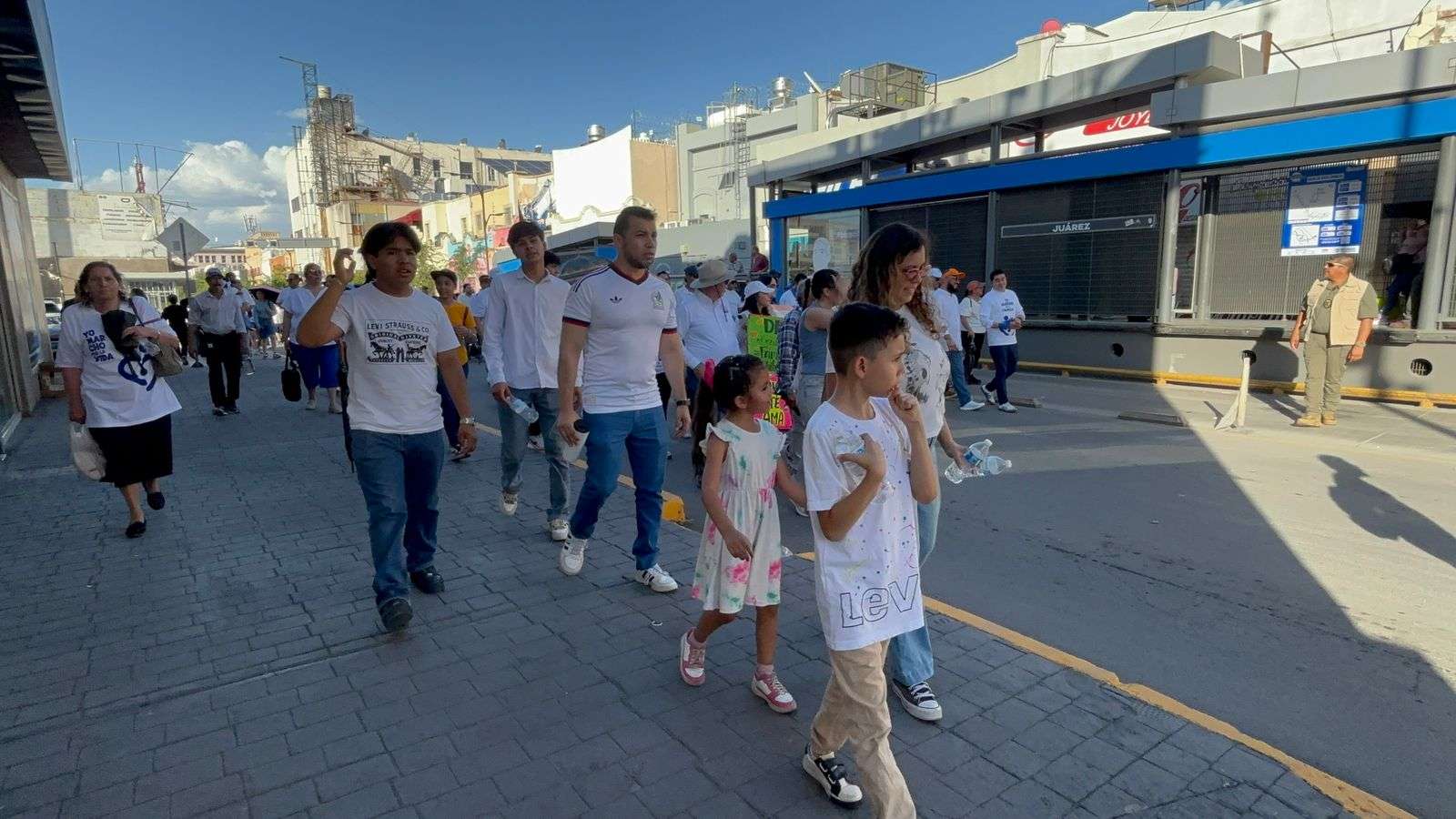 Arriba la marcha por la Vida y la Familia a Plaza de Armas