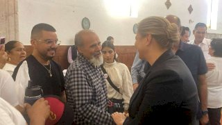 Asiste Maru a misa en memoria de jesuitas asesinados en Cerocahui 