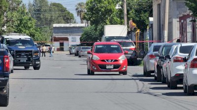 Hallan un muerto dentro de vehículo en el fraccionamiento Gloria