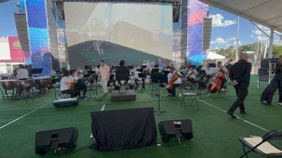 Celebran día del padre con concierto filarmónico a Juan Gabriel