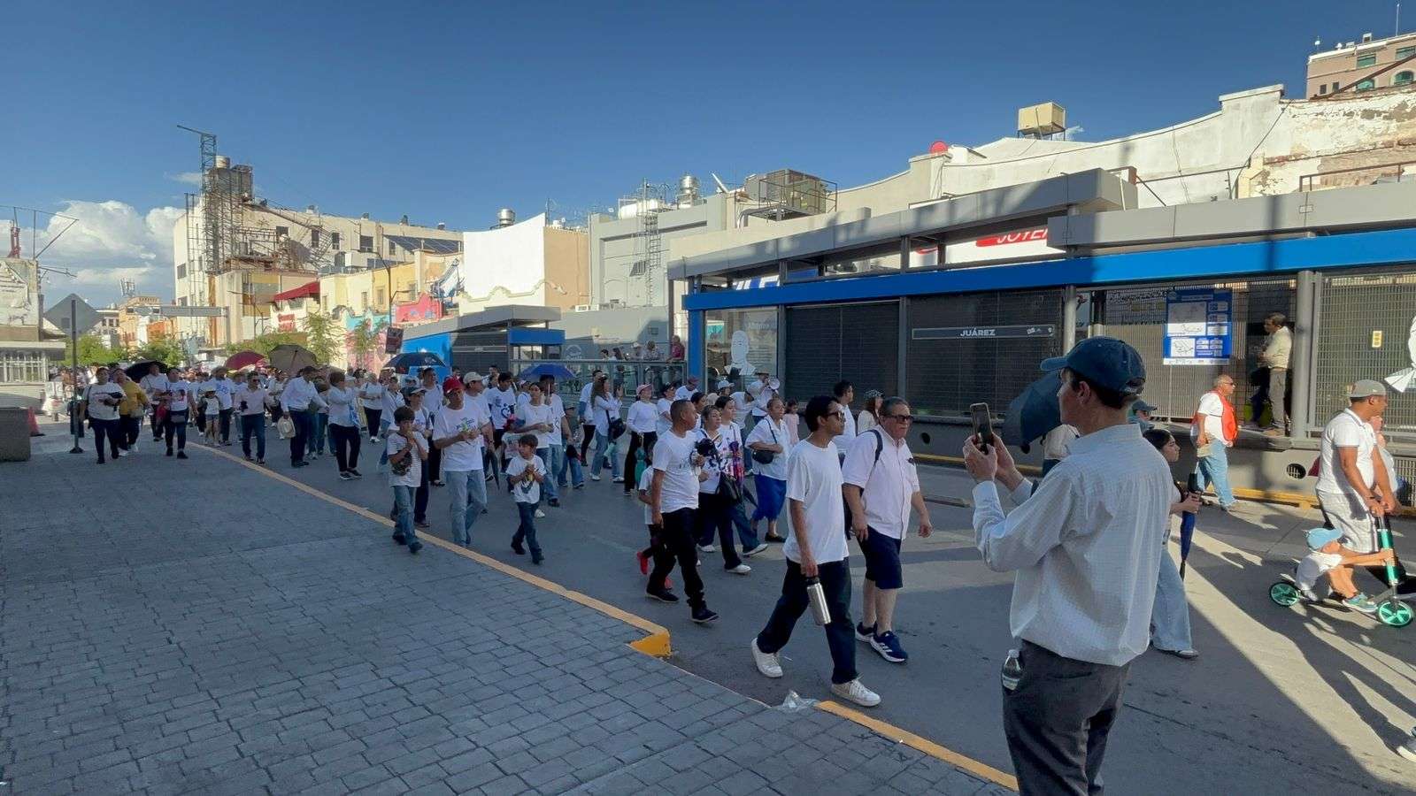 Arriba la marcha por la Vida y la Familia a Plaza de Armas