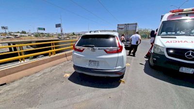 Confunde semáforos y choca en la Avenida Tecnologico