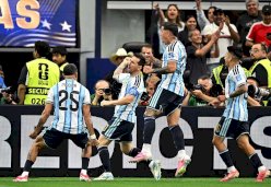 Argentina vence a Austria con doblete histórico de Messi