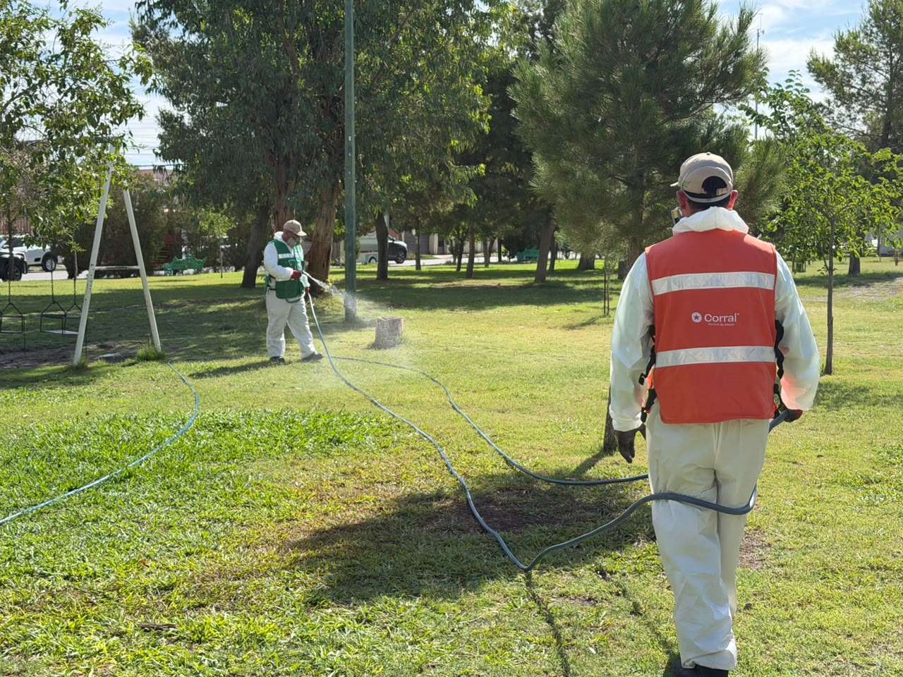 Fumigan Municipio y Canaco el parque de Los Güeros
