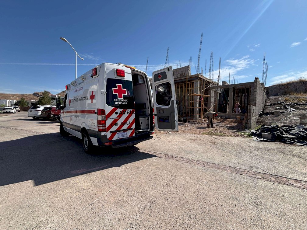 Sufre adulto mayor caída de seis metros en Paseo del Tecolote