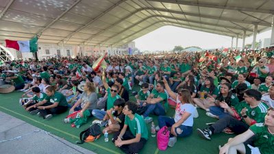 Abarrotan aficionados el Fan Fest para apoyar al Tri 
