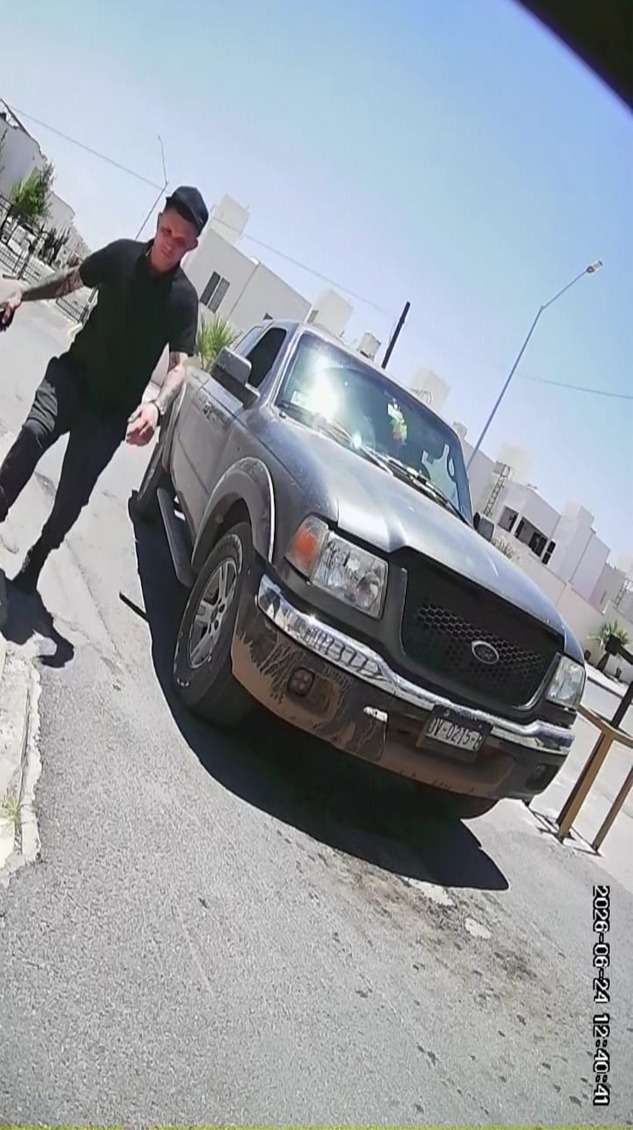 Roban vivienda en Paseo de los Leones y escapan en pickup