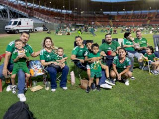 Disfrutan familias ambiente en el Gran Estadio Delicias durante el Mundial 