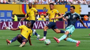 Ecuador le juega al tú por tú a Alemania; el VAR salva a la Tri 