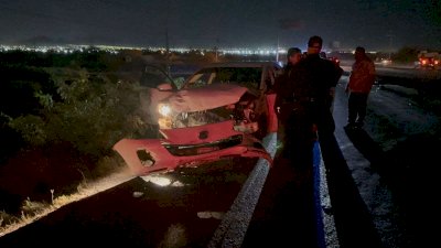 Corta circulación y provoca fuerte choque en entronque al Cereso