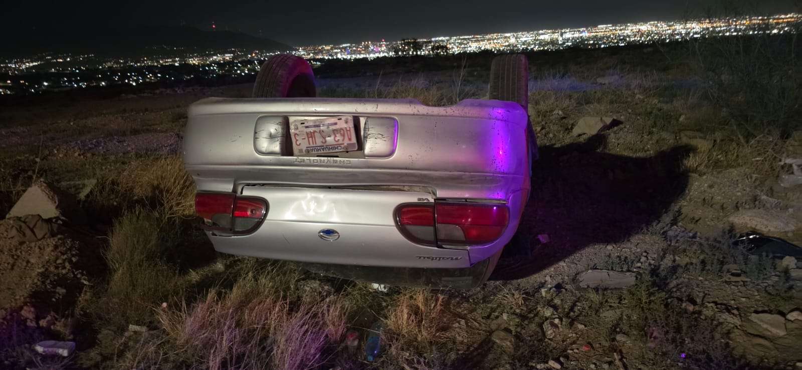 Conductor se queda dormido y se vuelca en el Camino Real 