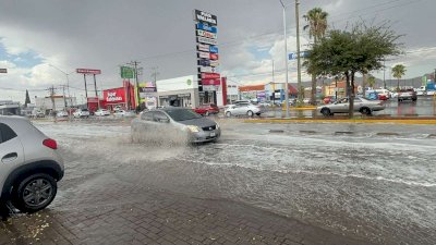 Dejan lluvias calles y avenidas inundadas en la ciudad