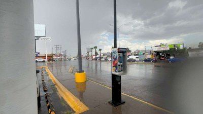 Cae fuerte aguacero en la ciudad de Chihuahua 