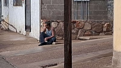 Arrastra la corriente a hombre ebrio y es arrestado por su seguridad
