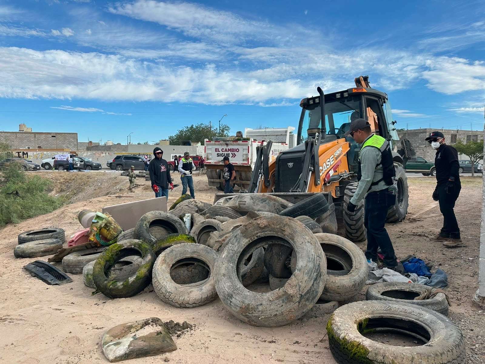 Retiran toneladas de basura en Parajes del Valle