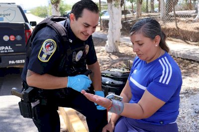 Amplían policías y bomberos su labor con atención médica