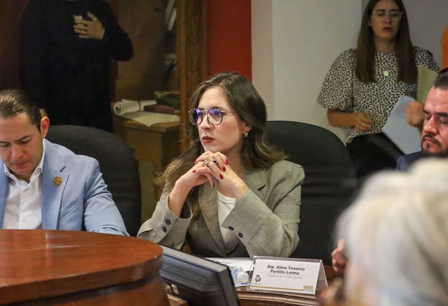 Afirma diputada que ciudadanía decidirá futuro de Salvador Calderón