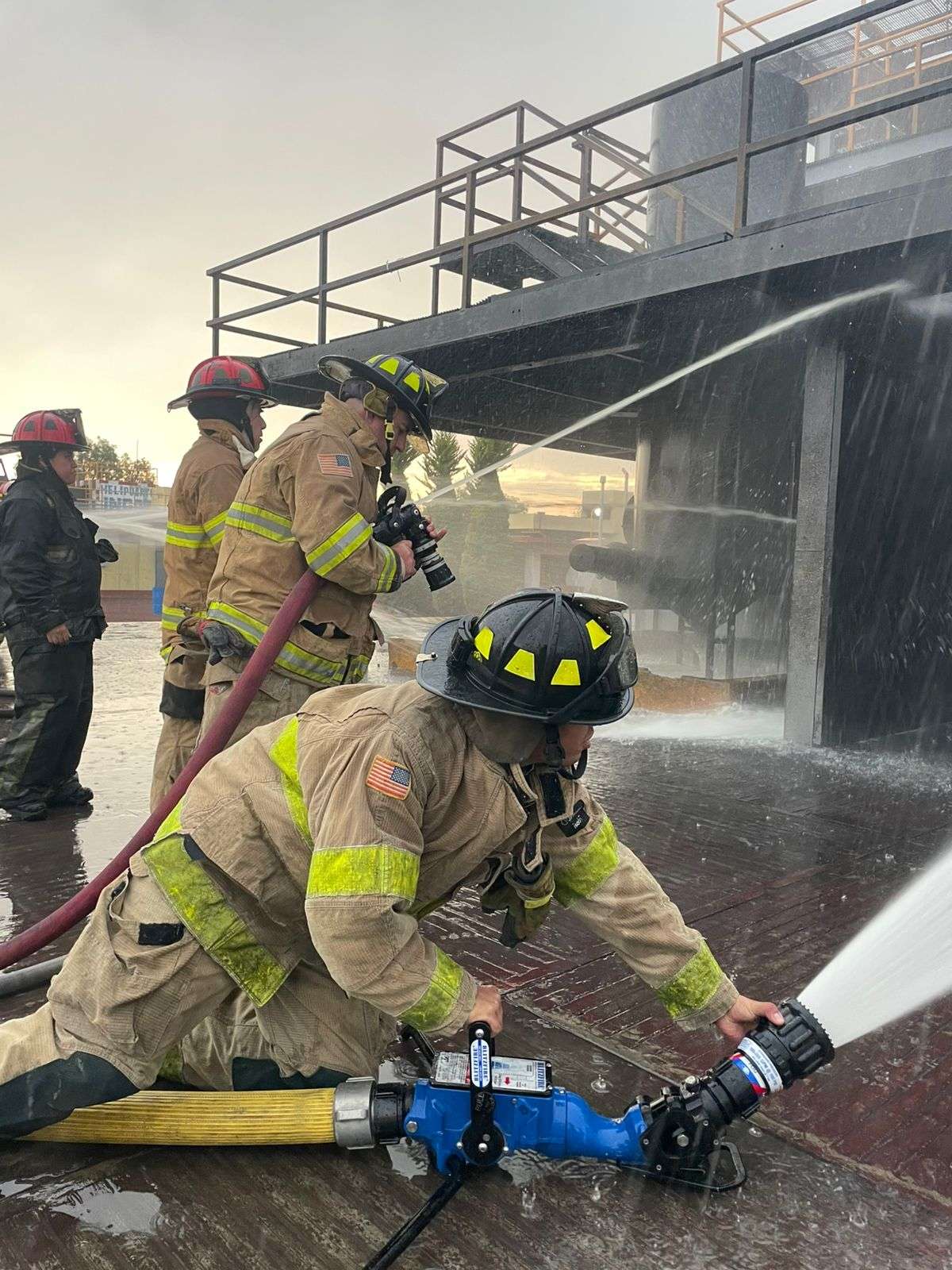 Capacitan a tenientes y capitanes de Bomberos Delicias en la Cdmx
