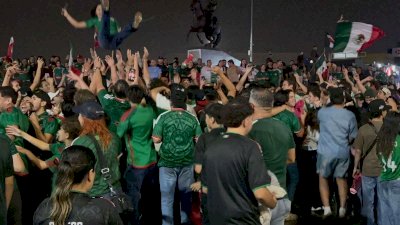 Celebran bajo la lluvia pase de México a octavos en el Pancho Villa 