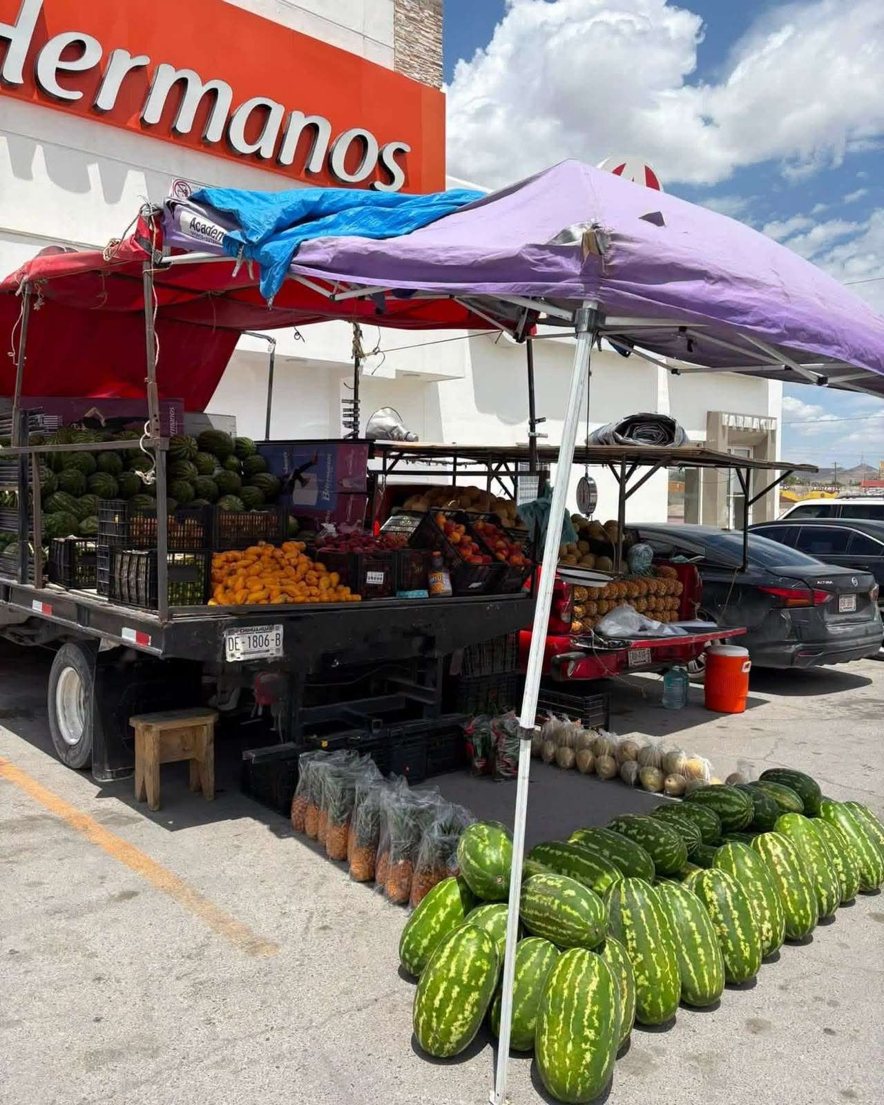 Productores locales ofrecen fruta fresca a precios accesibles en Smart Aztecas