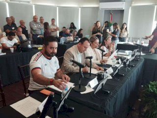 Presentan iniciativa para modernizar el servicio de taxi y fortalecer concesiones 
